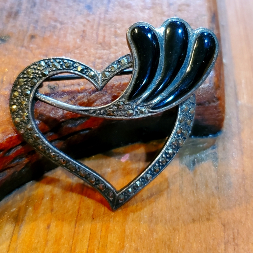 Vintage Sterling Silver Onyx Marchasite Pin Brooch Heart BEAUTY !